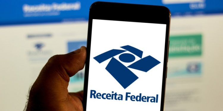 Receita recebe 372 mil declarações do IR no primeiro dia de entrega