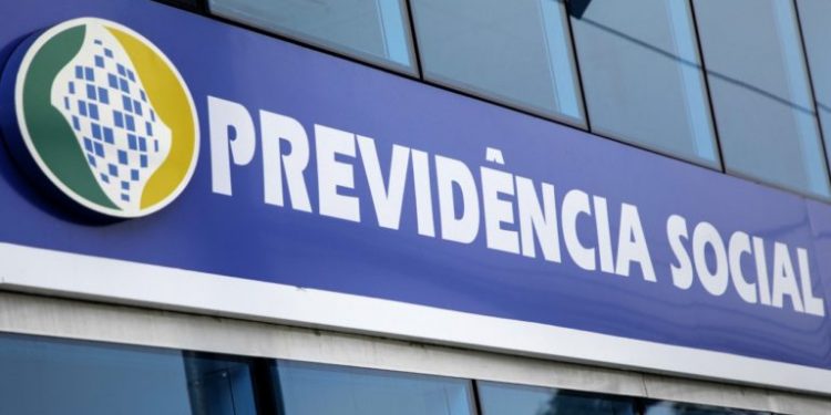 MP autoriza contratação de servidor aposentado para INSS