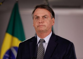 Bolsonaro diz que ‘pequena crise’ do coronavírus é ‘mais fantasia’ e não ‘isso tudo’ que mídia propaga