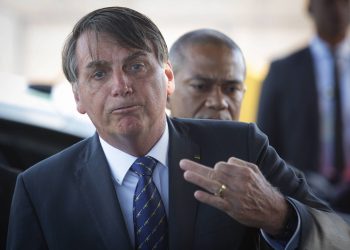 Com medo, Bolsonaro recua: ‘Não convoquei ninguém’, diz após chamar população para protesto pró-governo