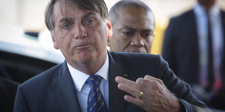 Com medo, Bolsonaro recua: ‘Não convoquei ninguém’, diz após chamar população para protesto pró-governo