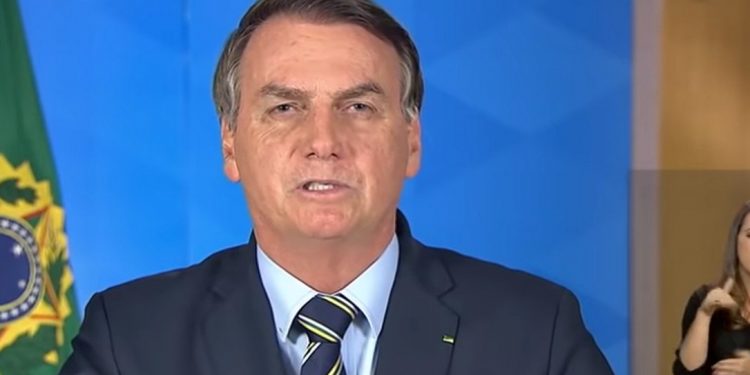 Bolsonaro fará novo pronunciamento sobre coronavírus nesta terça-feira (31)
