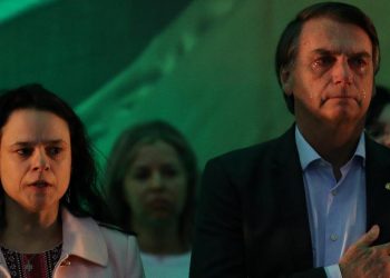 Janaína Paschoal pede saída de Bolsonaro da Presidência: ‘Deixa o Mourão’