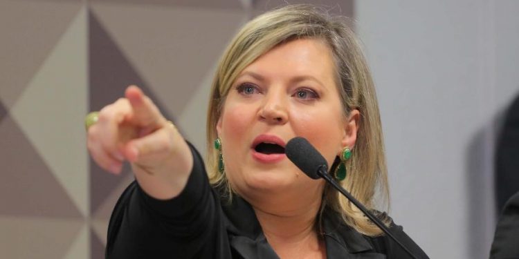 Joice Hasselmann diz se arrepender de ter apoiado Bolsonaro: ‘Inconsequente, irresponsável e insensível!’