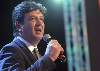 "Está na hora de o Congresso falar: 'adia', faz um mandato desses vereadores e prefeitos. Eleição no meio do ano... uma tragédia, por que vai todo mundo querer fazer ação política", disse Mandetta (Foto: Erasmo Salomão/MS)