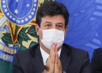 Metade dos brasileiros vai ter o novo coronavírus, estima ministro da Saúde