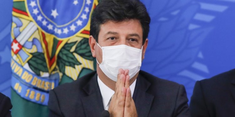 Metade dos brasileiros vai ter o novo coronavírus, estima ministro da Saúde