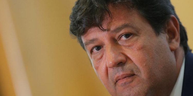 OMS reúne 50 ministros da Saúde de todo o mundo. O do Brasil não comparece