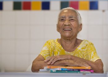 Cearense inicia estudos aos 83 anos, após vida de proibições pelo pai e pelo marido (Foto: Fabiane de Paula)