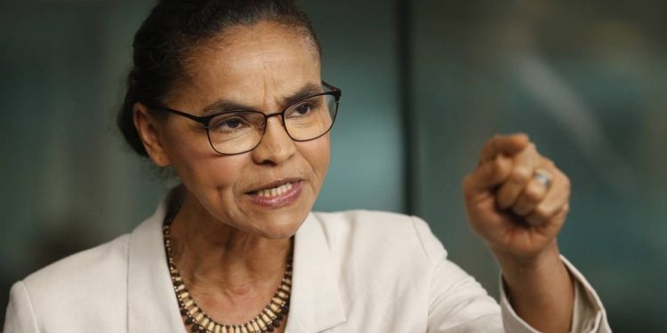 Marina Silva: Bolsonaro precisa se isolar e ‘parar de infectar o Brasil’