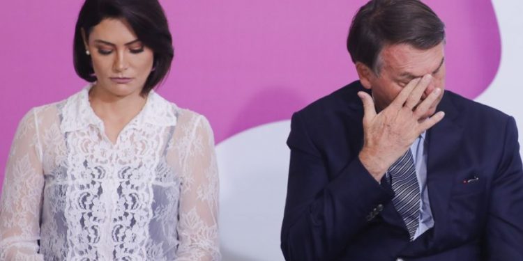 Michelle Bolsonaro vai processar quem divulgou que ela tinha caso extraconjugal