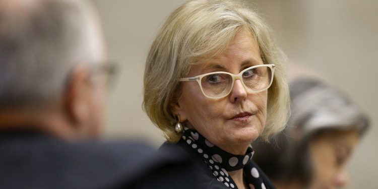 Rosa Weber rebate Bolsonaro e diz que sistema de votação é seguro