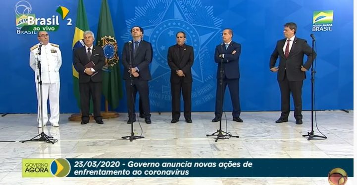 Web se diverte com reação de ministros após pergunta sobre uso de máscaras