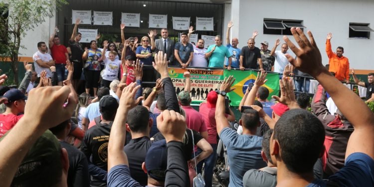 MPCE denuncia Cabo Sabino por liderar motim de militares no Ceará