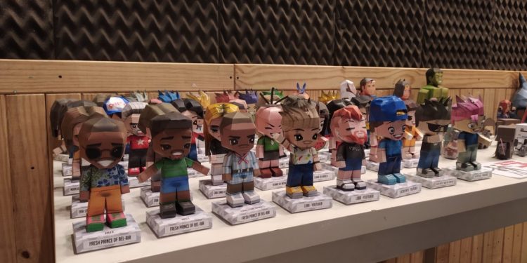 Maior coleção de bonecos de papercraft do Brasil é exposta em Juazeiro do Norte