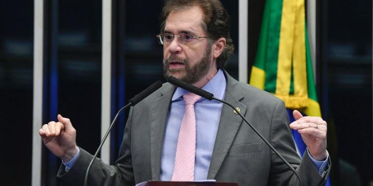 Senador quer taxar grandes fortunas para bancar combate à covid-19