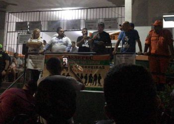 PMs se reúnem no 18º Batalhão, no bairro Antônio Bezerra (Foto: Divulgação)