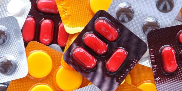 Ceará começa a utilizar hidroxicloroquina em pacientes com coronavírus, mas com restrições