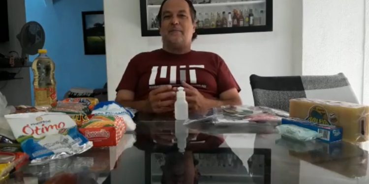 Casal confecciona máscaras e distribui voluntariamente no Crato