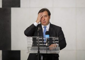 O presidente da Câmara, Rodrigo Maia (DEM-RJ), respondeu a jornalistas sobre Bolsonaro minimizar o coronavírus (Foto: Sérgio Lima/Poder360)