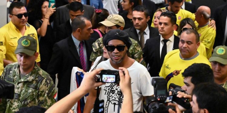 Juíza decreta prisão preventiva de Ronaldinho Gaúcho e irmão no Paraguai