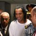 Juiz mantém Ronaldinho preso por temer fuga e obstrução das investigações