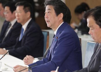 Olimpíada de Tóquio será adiada em 1 ano após acordo com COI, diz premiê japonês