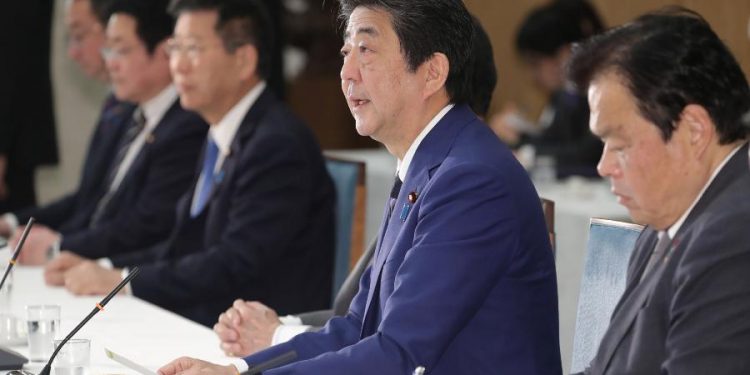 Olimpíada de Tóquio será adiada em 1 ano após acordo com COI, diz premiê japonês