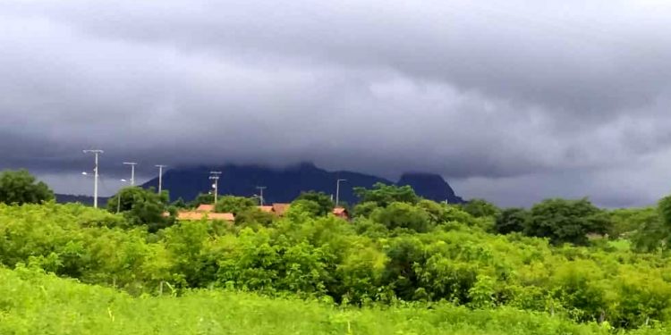 Chove acima da média histórica no Ceará pelo terceiro mês consecutivo