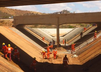 Trabalhadores ainda permanecem na ativa, mas sindicato da categoria não descarta a paralisação (Foto: Antonio Rodrigues)