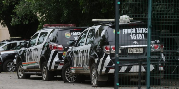 Justiça decide soltar 46 PMs presos por deserção e motim no Ceará