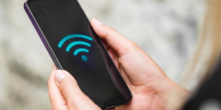 Precisa de sinal? Como compartilhar a internet do celular com outra pessoa