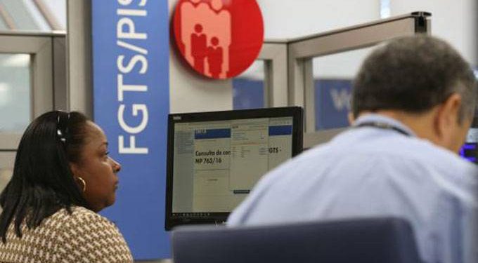 Governo avalia nova rodada de liberação de FGTS para quem ganha mais de R$ 5 mil