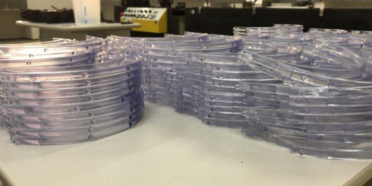 UFCA inicia produção de suportes para protetores faciais, a serem destinados a profissionais de saúde