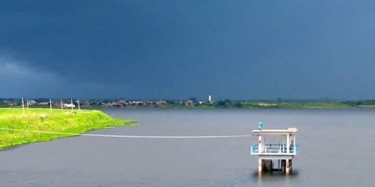 Primeiro grande do Estado a sangrar, açude Araras não atingia 100% do volume desde 2011