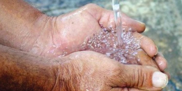 Aprovado projeto de lei que garante isenção nas contas de água e energia para famílias de baixa renda