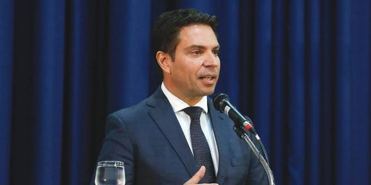 Bolsonaro escolhe amigo dos filhos para comandar a Polícia Federal