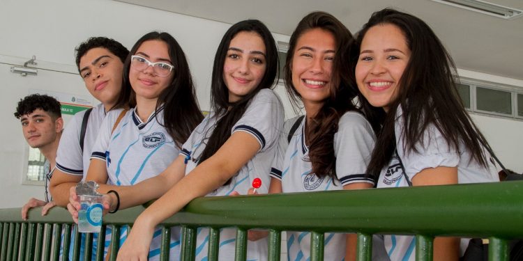 Vale alimentação para estudantes e ampliação da isenção na conta de água são aprovados pela Assembleia Legislativa