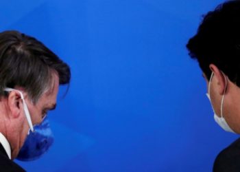 O presidente Jair Bolsonaro e o ministro da Saúde, Luiz Henrique Mandetta, durante coletiva de imprensa sobre o novo coronavírus (Foto: Ueslei Marcelino/Reuters)