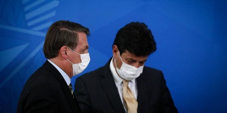 Bolsonaro decide demitir Luiz Henrique Mandetta do Ministério da Saúde