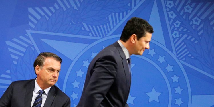 O imbecil fascista – Por Sandro Leonel