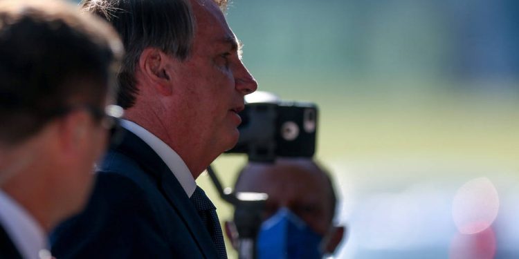 Aprovação do Ministério da Saúde sobe 21 pontos e é mais que o dobro da de Bolsonaro, diz Datafolha