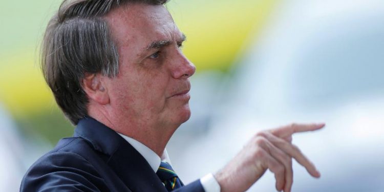 ‘E daí?’, diz Bolsonaro sobre indicação de amigo de filho para comandar PF