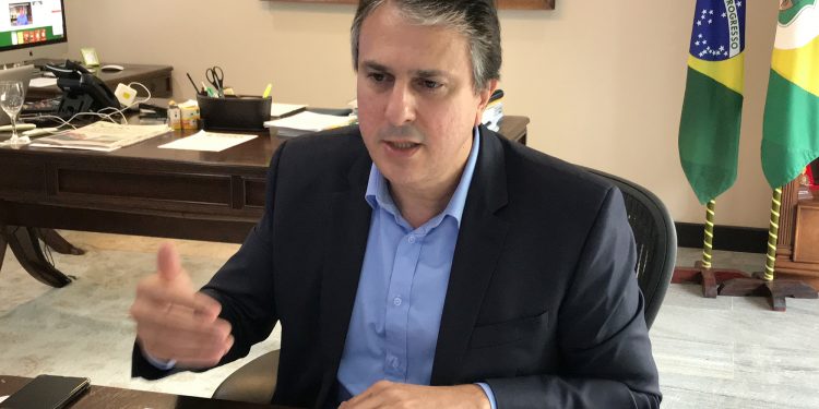 Camilo se reúne com ministro da Saúde e trata sobre habilitação de leitos, respiradores e apoio com pessoal