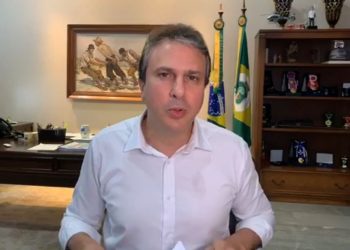 O governador Camilo Santana fez pronunciamento pelas redes sociais nesta segunda-feira (6) (Foto: Reprodução/Facebook)
