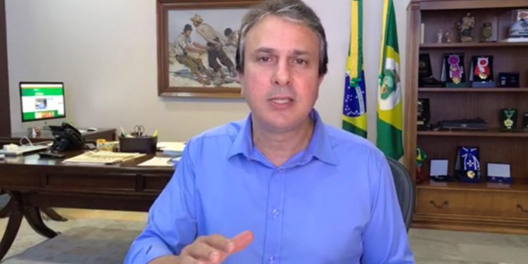 Governador anuncia abertura de 306 leitos de UTI e diz que meta é expandir rede