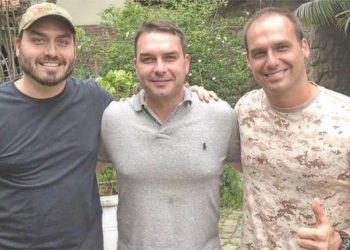 Carlos, Flávio e Eduardo Bolsonaro (Foto: Divulgação)