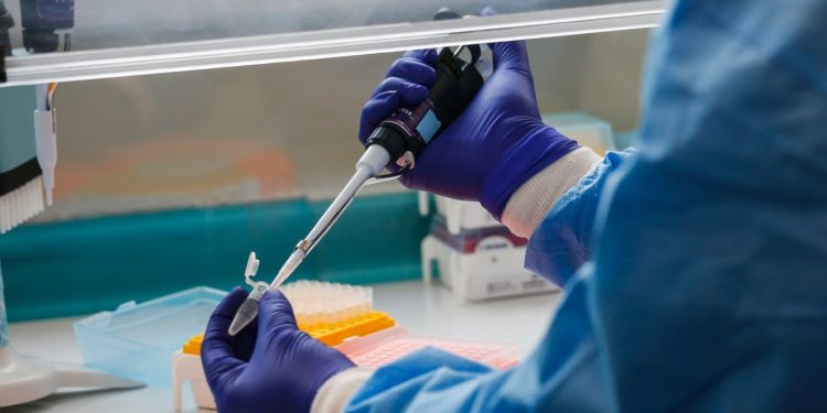 Brasil tem 3.058 casos de Covid-19 em um dia e total sobe para 28.320