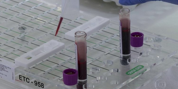 Número de casos de covid-19 sobe para 7.910; mortes chegam a 299