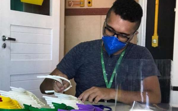 Mais de 2.000 kits de EPIs são entregues a profissionais de saúde no CE